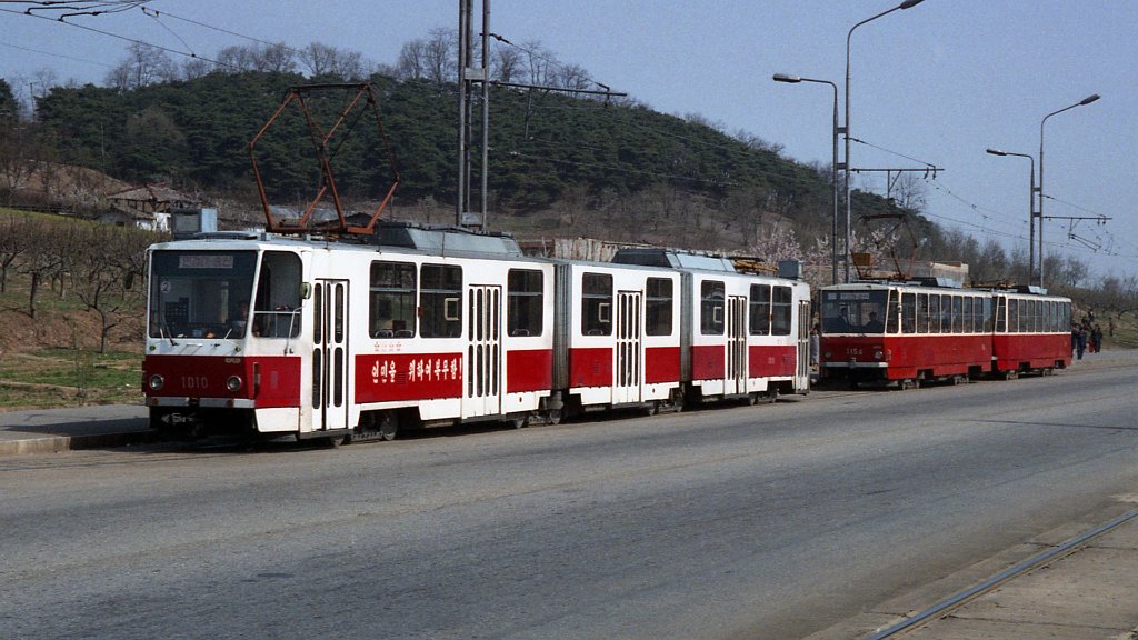 Пхеньян, Tatra KT8D5K № 1010; Пхеньян, Tatra T6B5K № 1154; Пхеньян — Исторические фотографии — Трамвай и Троллейбус (1991+)