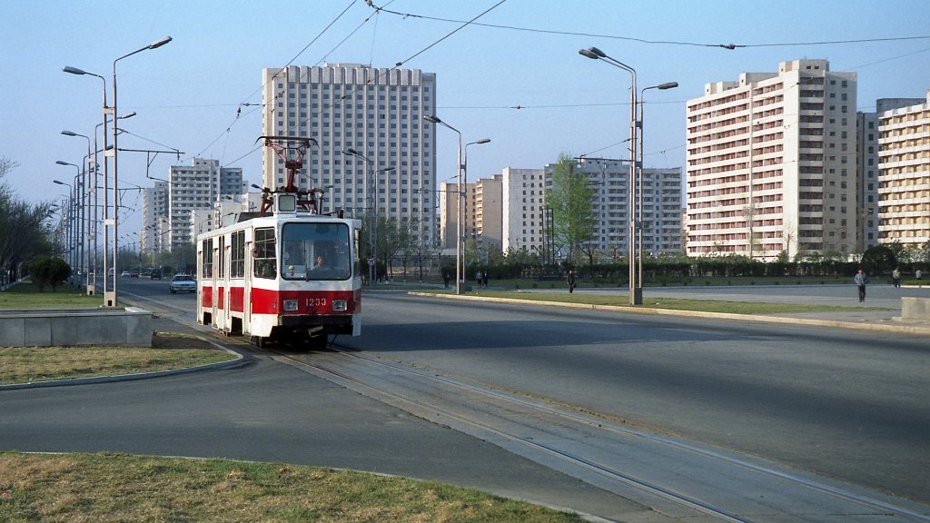 Pyongyang, Shenyang ST4 mod. Pyongyang N°. 1233; Pyongyang — Historical photos — Tramway and Trolleybus (1991+)