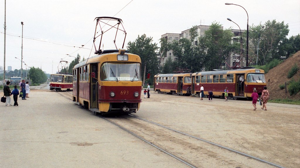 Jekatyerinburg, Tatra T3SU — 693