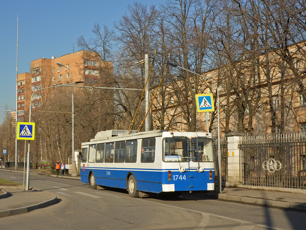 Москва, ЗиУ-682ГМ1 (с широкой передней дверью) № 1744