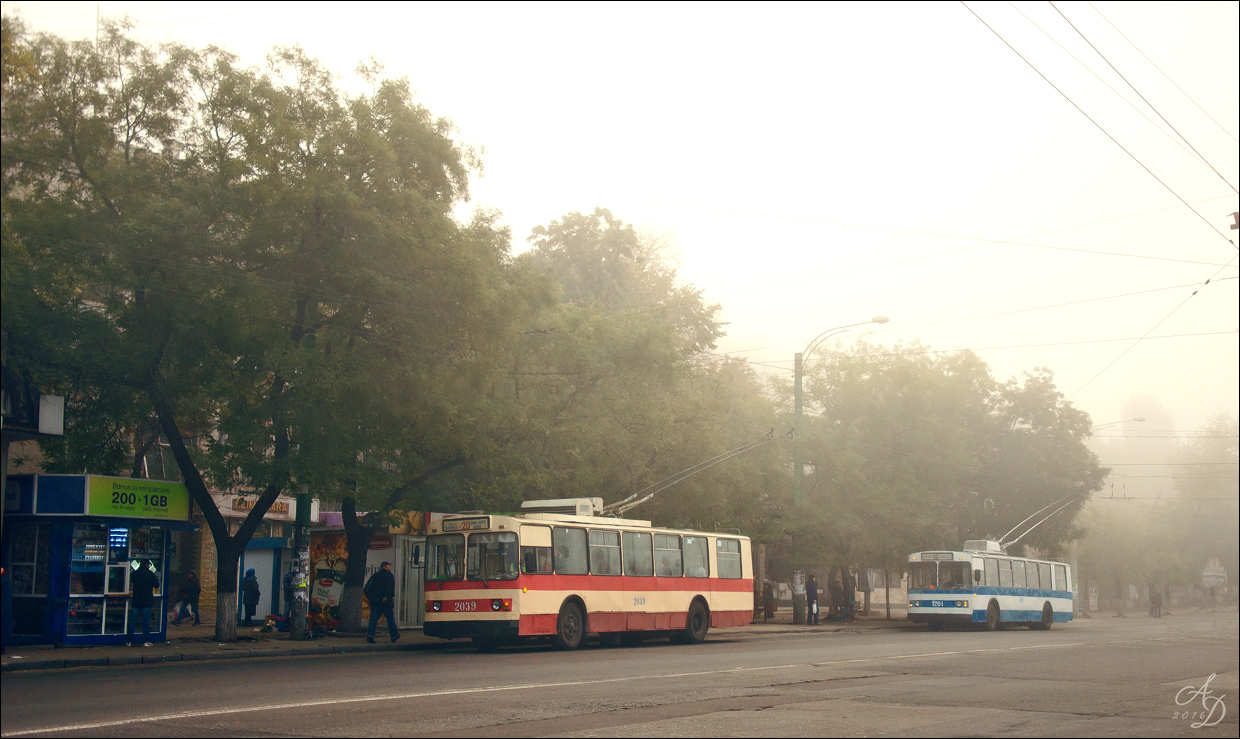 Кишинёв, ЗиУ-682В [В00] № 2039; Кишинёв, ЗиУ-682В [В00] № 1261