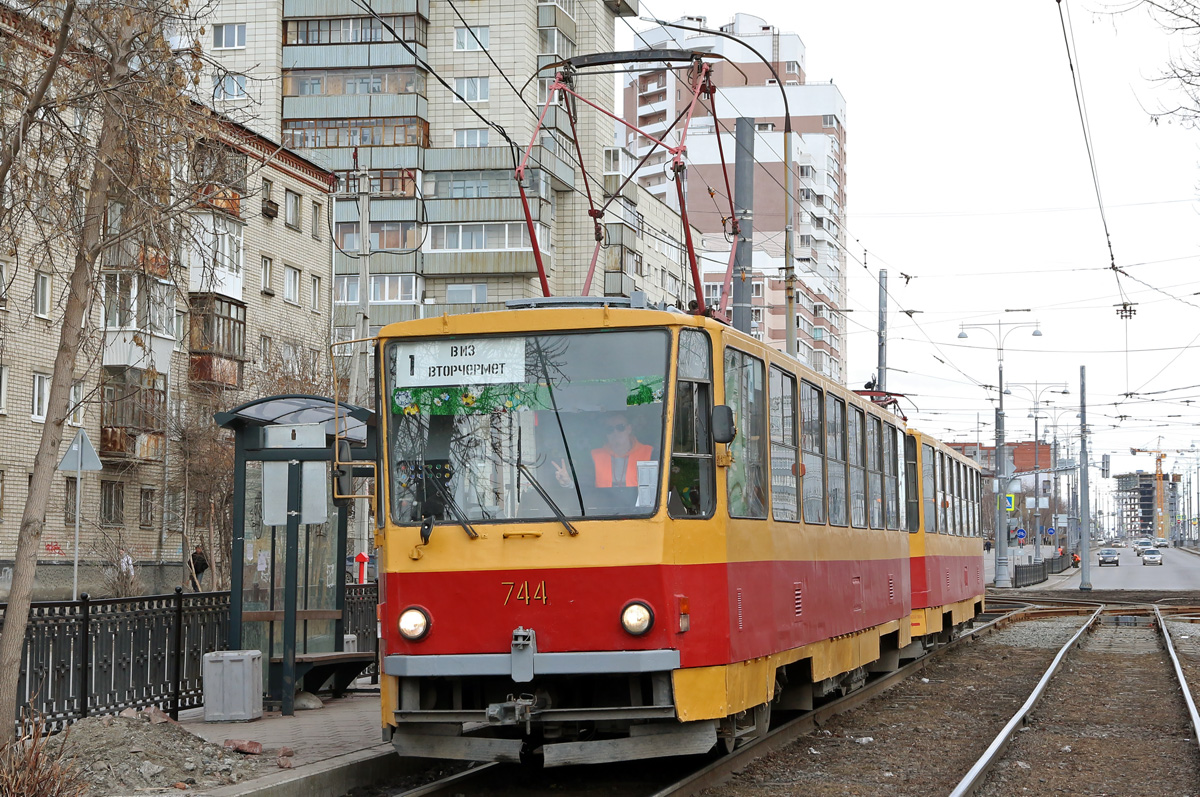 Екатеринбург, Tatra T6B5SU № 744