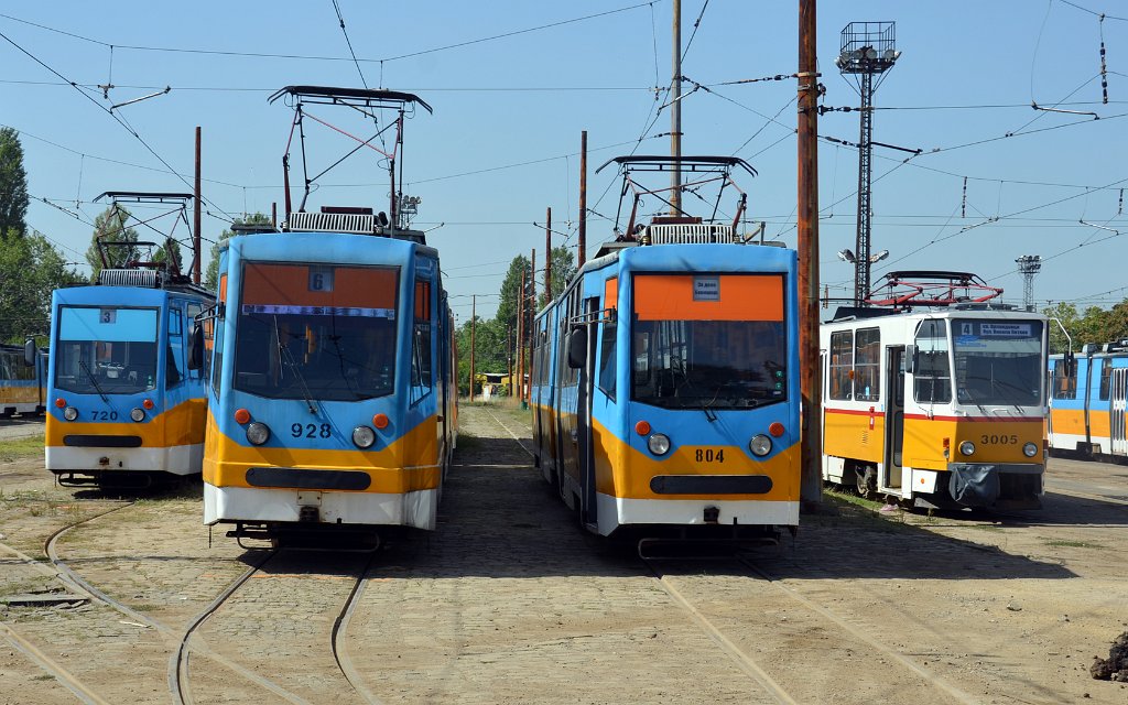 София, Т8М-900 F № 928; София, Т6М-700 F № 804; София — Трамвайное депо: [3] Банишора