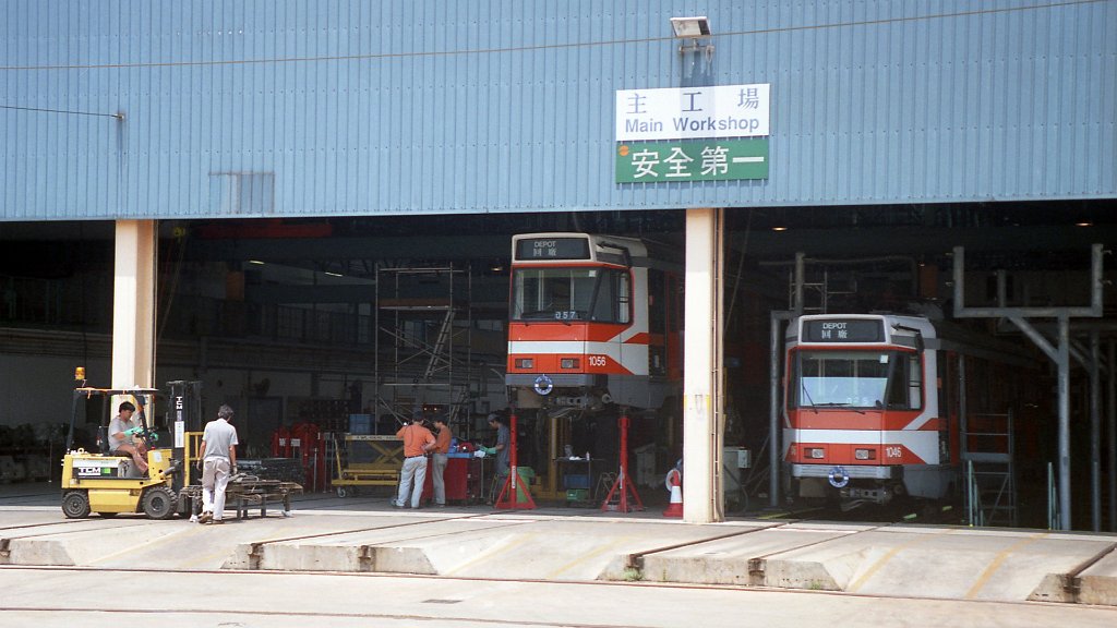 Гонконг, Comeng Phase I LRV № 1056; Гонконг, Comeng Phase I LRV № 1046