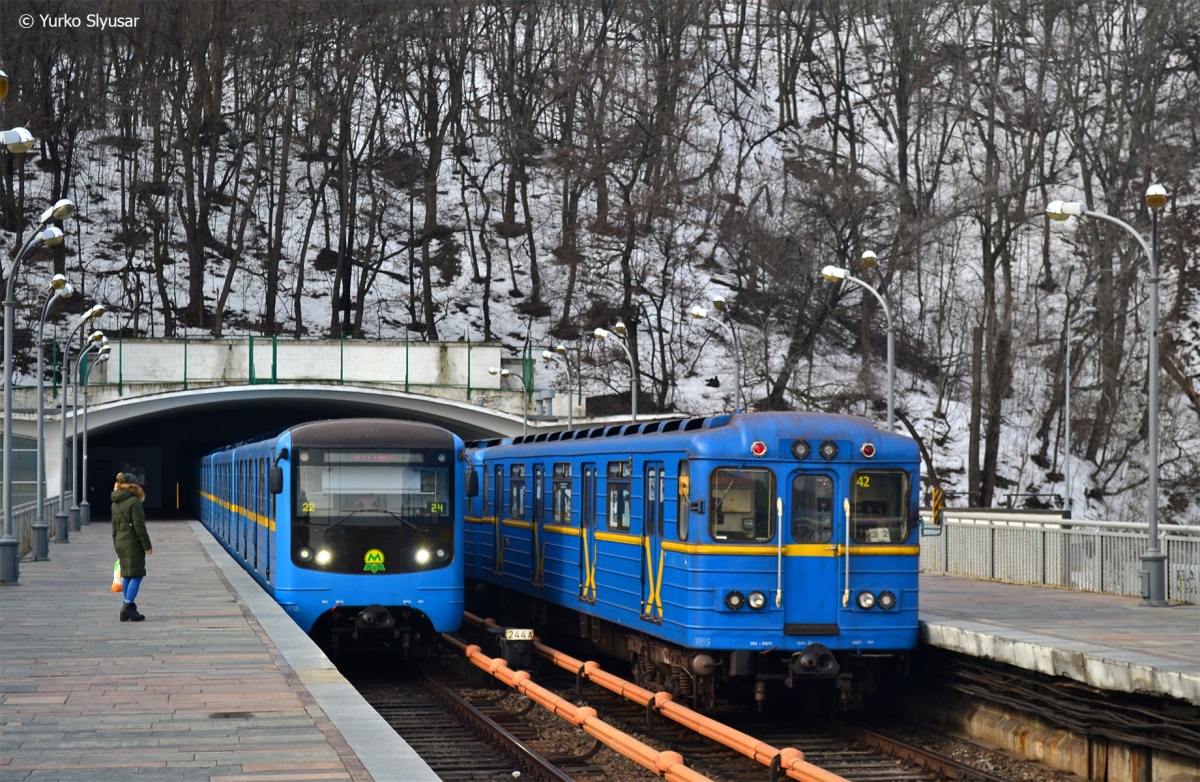 Киев, Е-КМ-Гб (81-7080) № 5454; Киев, Ема-502 № 7095 Киев, Е-КМ-Гб (81-7080) № 5454; Киев, Ема-502 № 7095