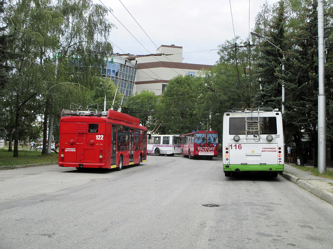 Нальчик, Тролза-5265.00 «Мегаполис» № 122; Нальчик, ЛиАЗ-5280 № 116; Нальчик — Конечные станции Нальчик, Тролза-5265.00 «Мегаполис» № 122; Нальчик, ЛиАЗ-5280 № 116; Нальчик — Конечные станции