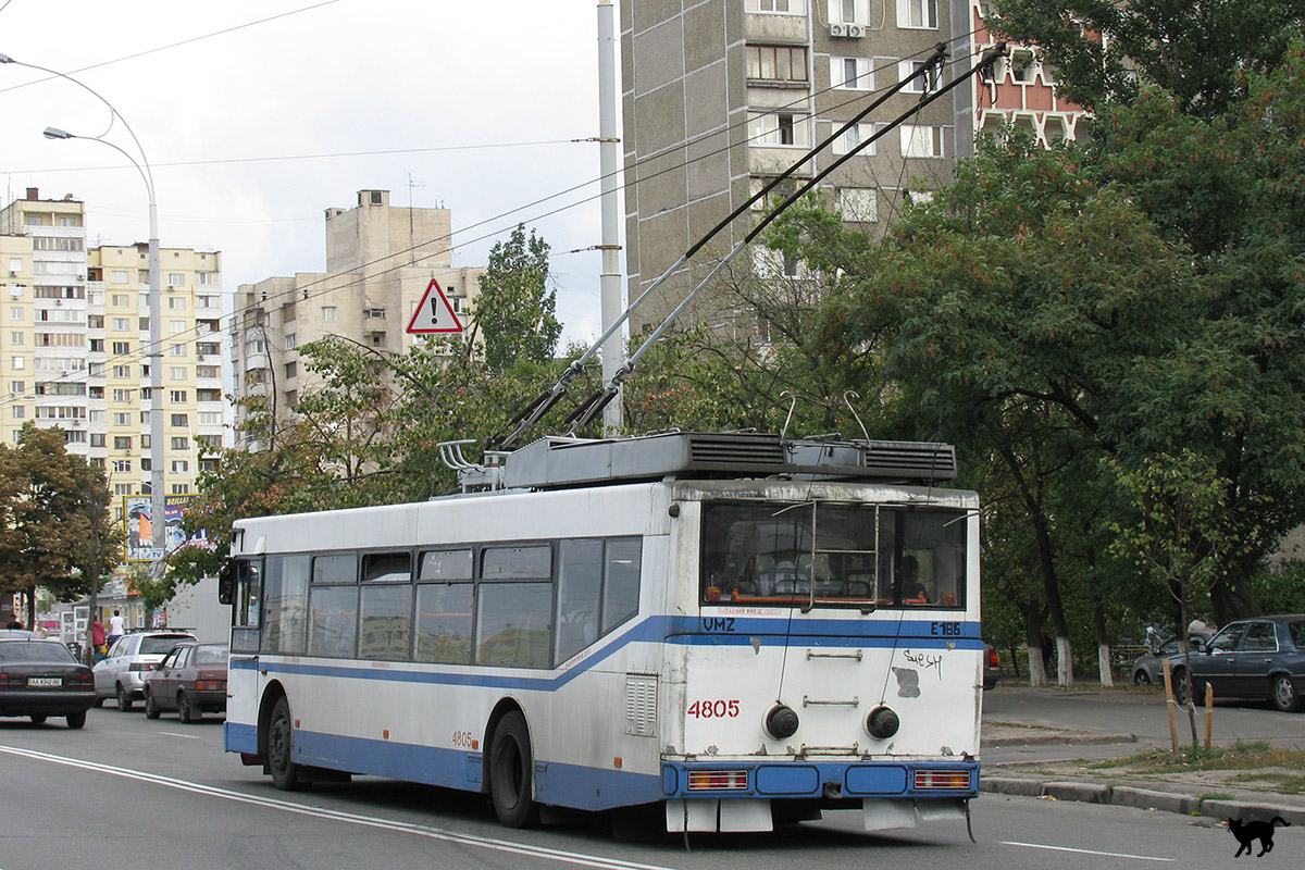 Киев, ЮМЗ E186 № 4805
