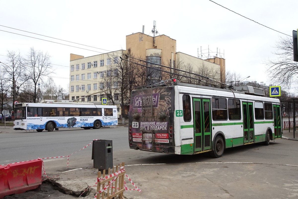 Ярославль, Тролза-5275.07 «Оптима» № 89; Ярославль, ЛиАЗ-5280 № 35; Ярославль — 01.05.2018 Троллейбусные заграждения на период проведения Первомайских демонстраций