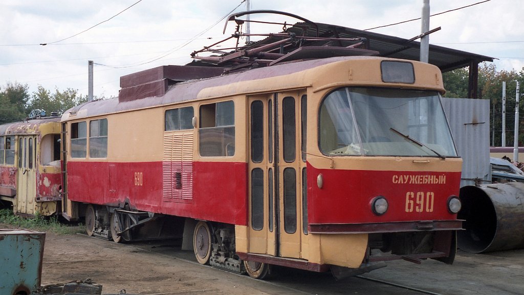 Самара, Tatra T3SU (двухдверная) № 690; Самара — Городское трамвайное депо; Самара — Исторические фотографии — Трамвай и Троллейбус (1992-2000)