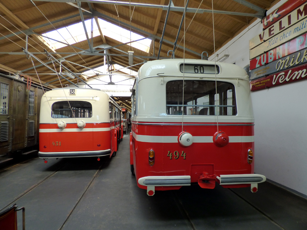 Прага, Tatra T400 III.B № 431; Прага, Škoda 8Tr9 № 494