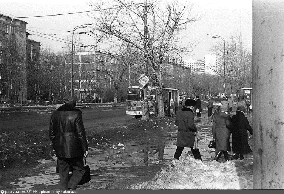 Москва, ЗиУ-682В № 6115