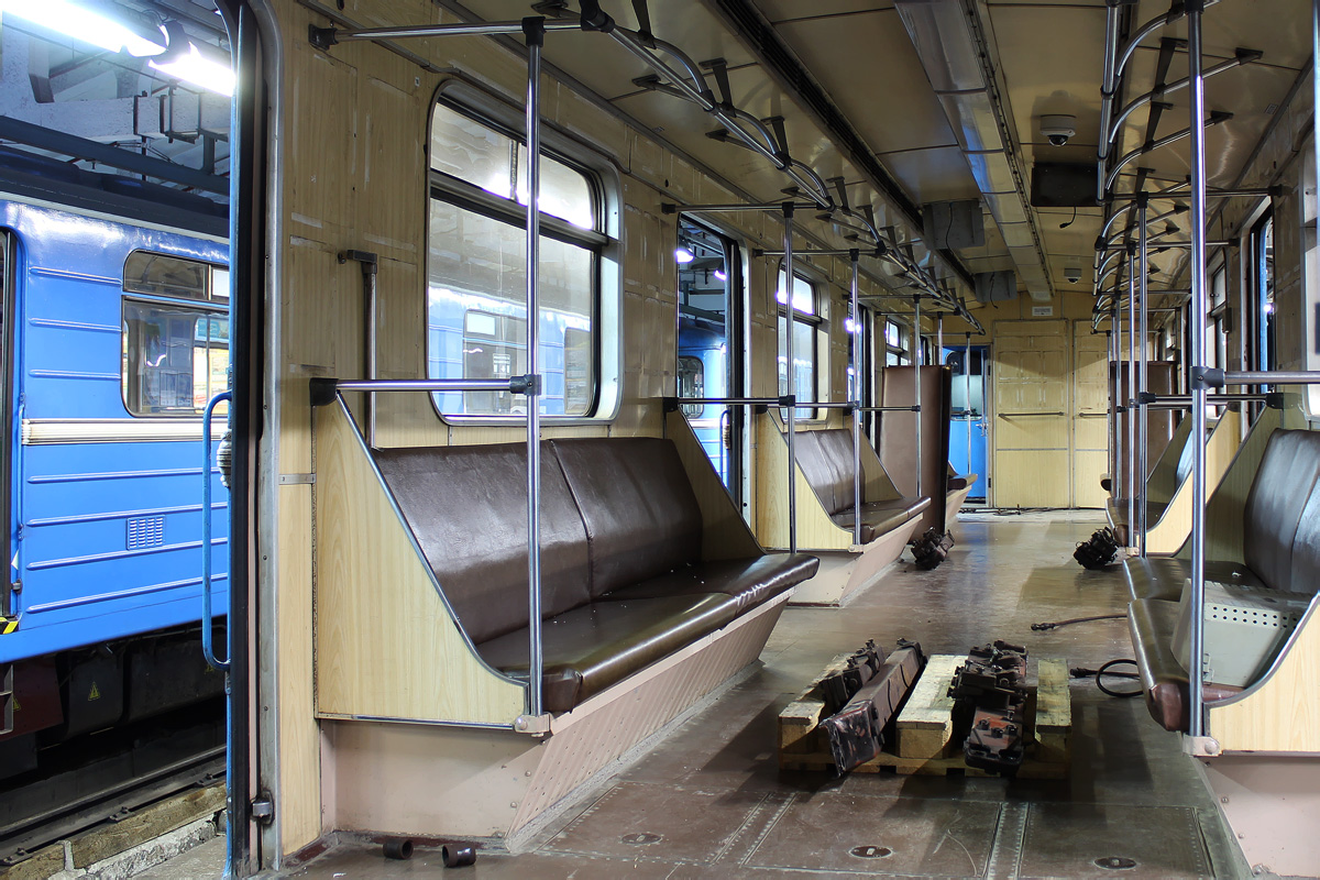 Екатеринбург, 81-717.5 (ЛВЗ/ВМ) № 8904