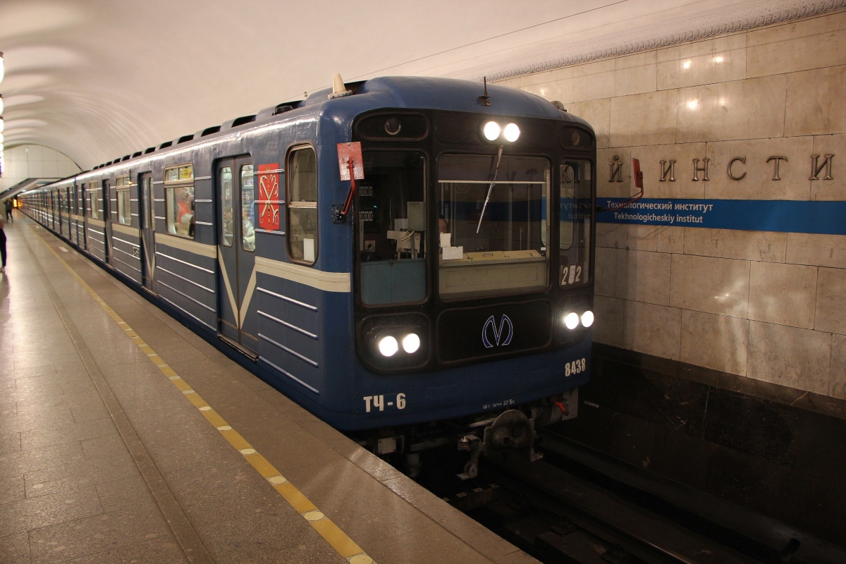 Санкт-Петербург, 81-717 (ЛВЗ) № 8438