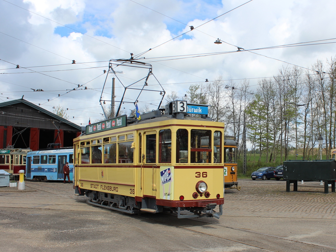 Skjoldenæsholm, HaWa 2-axle motor car — 36