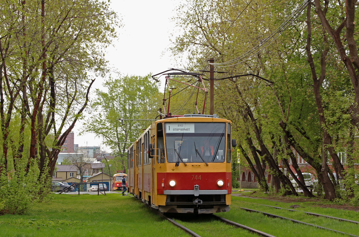 Екатеринбург, Tatra T6B5SU № 744