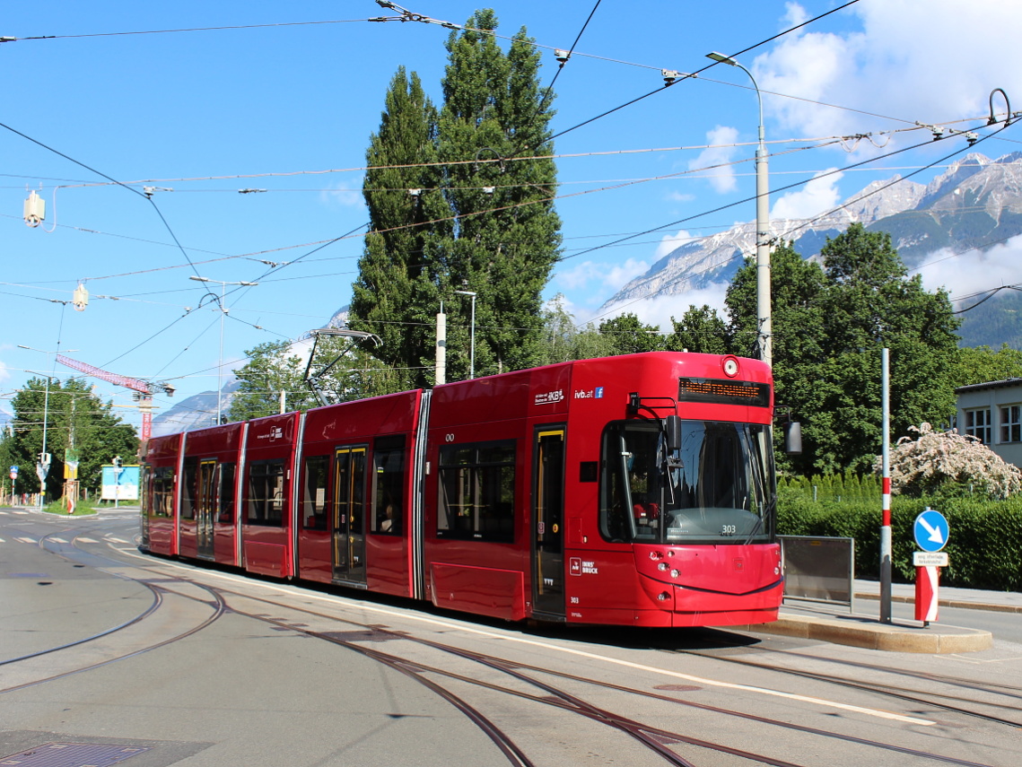 Инсбрук, Bombardier Flexity Outlook № 303