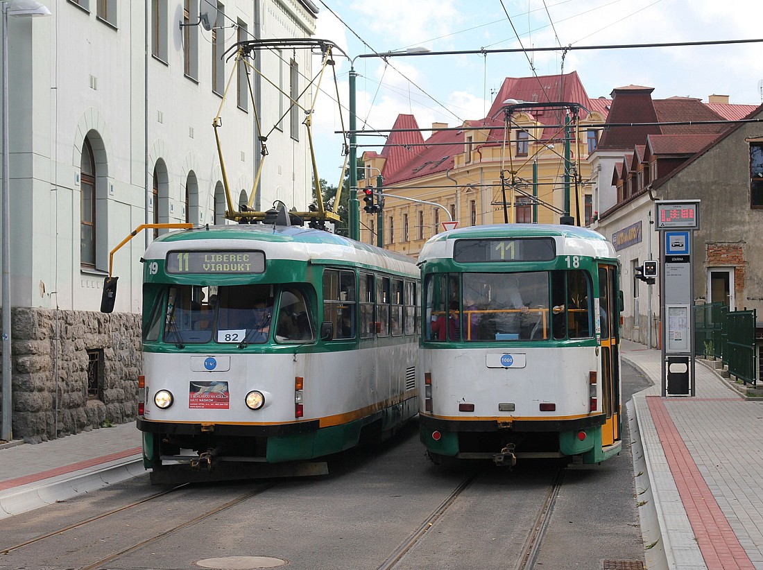Либерец ― Яблонец-над-Нисой, Tatra T2R № 19; Либерец ― Яблонец-над-Нисой, Tatra T2R № 18 Либерец ― Яблонец-над-Нисой, Tatra T2R № 19; Либерец ― Яблонец-над-Нисой, Tatra T2R № 18