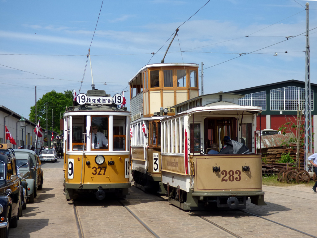 Скьолленесхольм, Двухосный моторный Scandia № 327; Скьолленесхольм, Двухосный прицепной вагон № 283; Скьолленесхольм — 40-летний юбилей музея — 26.05.2018.