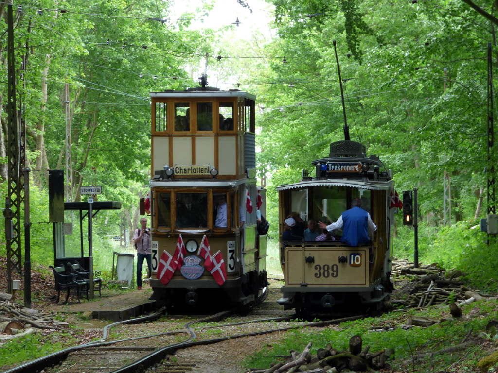 Скьолленесхольм, Двухосный прицепной Scandia № 389; Скьолленесхольм, Двухосный моторный вагон № 22; Скьолленесхольм — 40-летний юбилей музея — 26.05.2018.