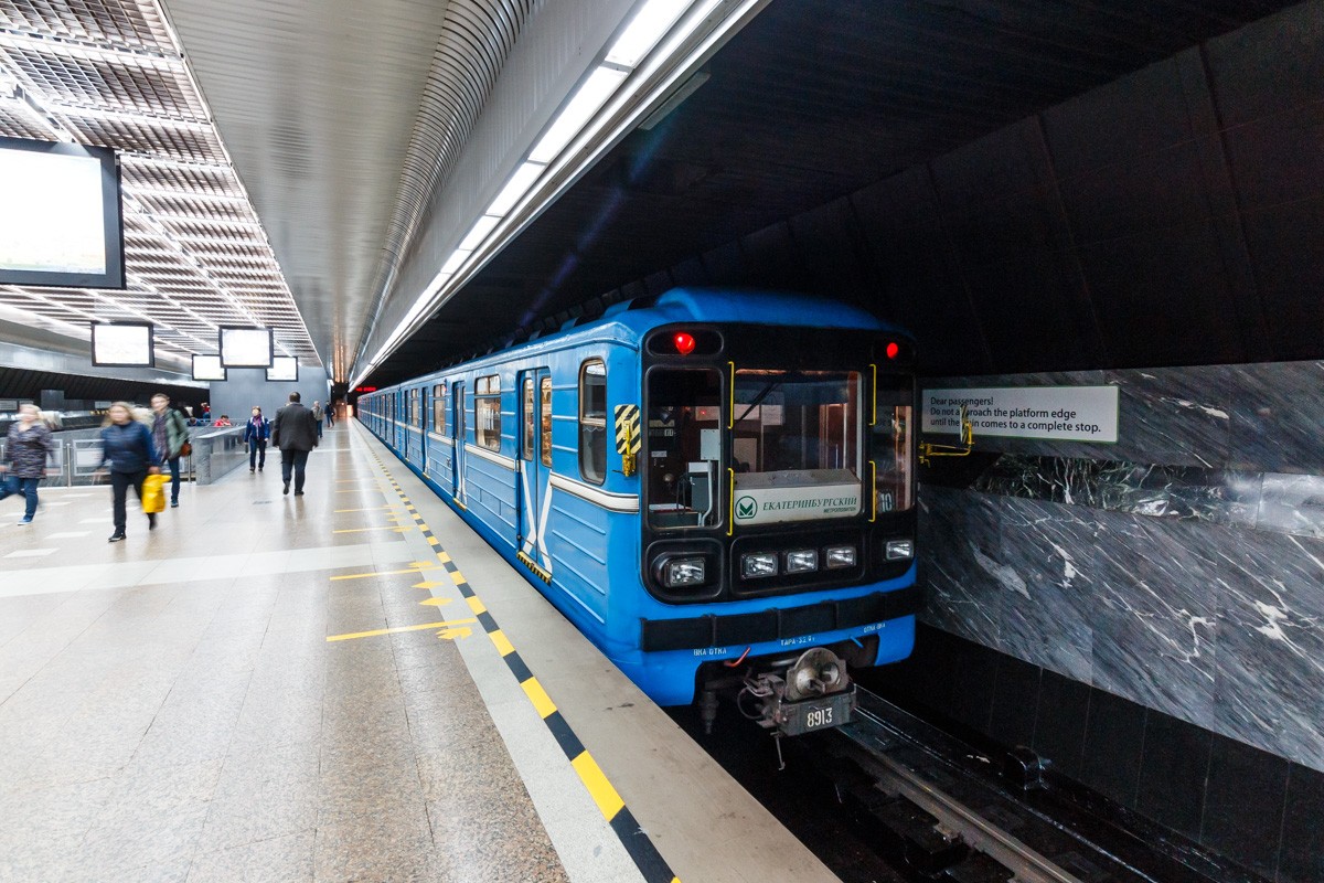 Екатеринбург, 81-717.5 (ЛВЗ/ВМ) № 8913