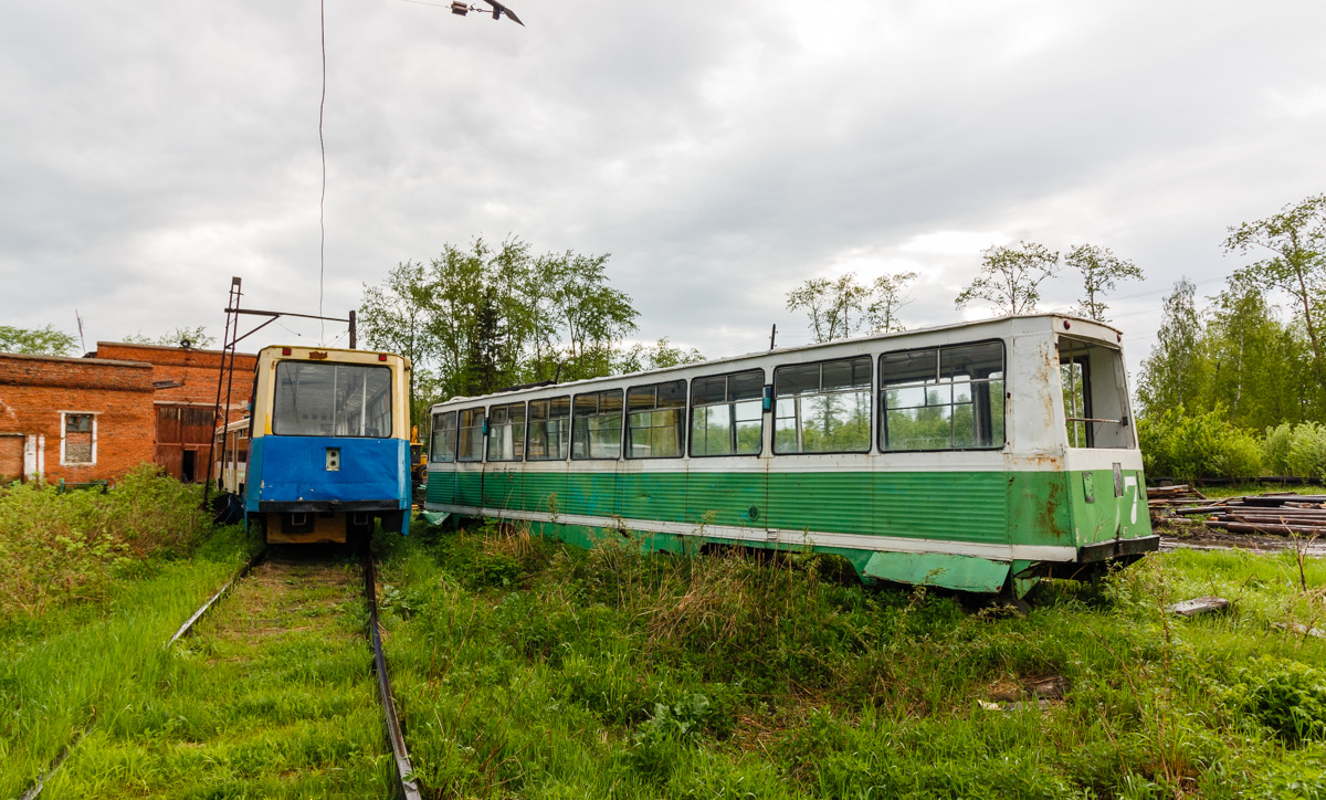 Volchansk, 71-605 (KTM-5M3) č. 8; Volchansk, 71-605 (KTM-5M3) č. 7; Volchansk — Tram depot & Volchanka terminal Volchansk, 71-605 (KTM-5M3) č. 8; Volchansk, 71-605 (KTM-5M3) č. 7; Volchansk — Tram depot & Volchanka terminal