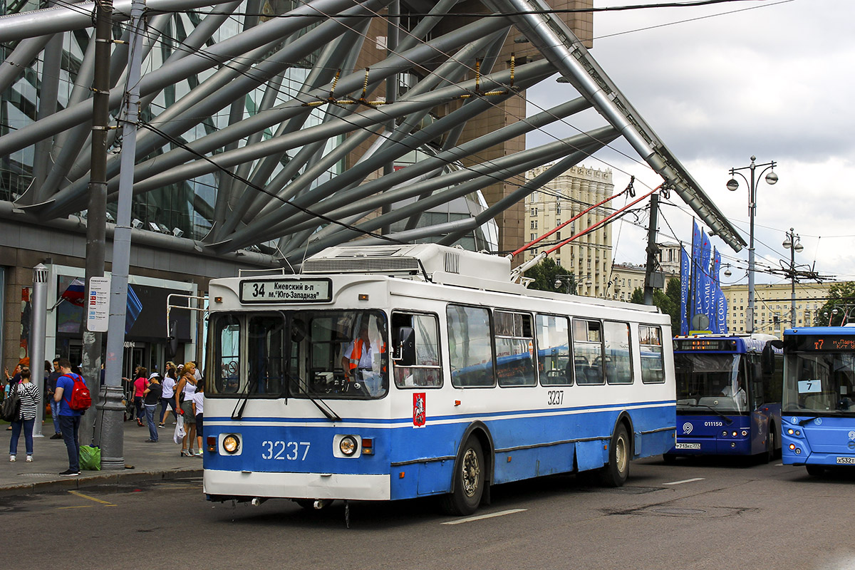 Москва, ЗиУ-682ГМ1 (с широкой передней дверью) № 3237