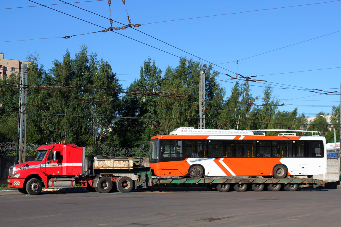 Санкт-Петербург, УТТЗ-6241-10 «Горожанин» № 5555