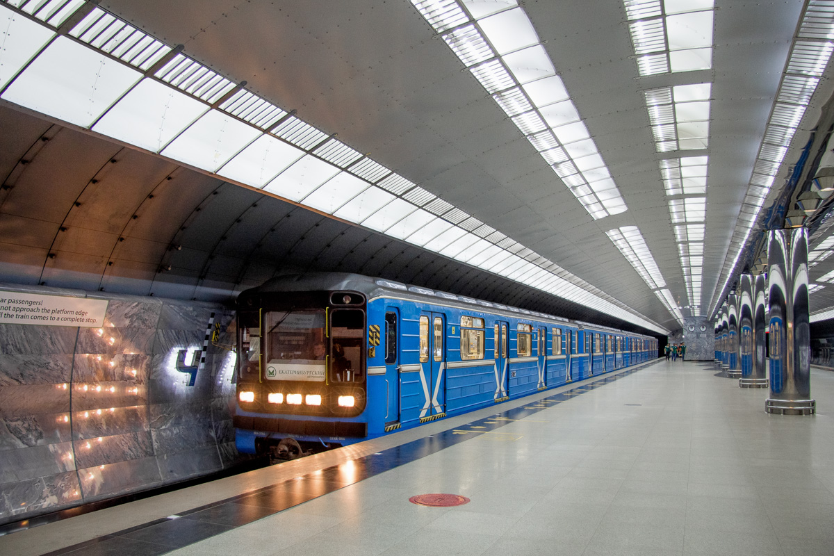 Екатеринбург, 81-717.5 (ЛВЗ/ВМ) № 8912