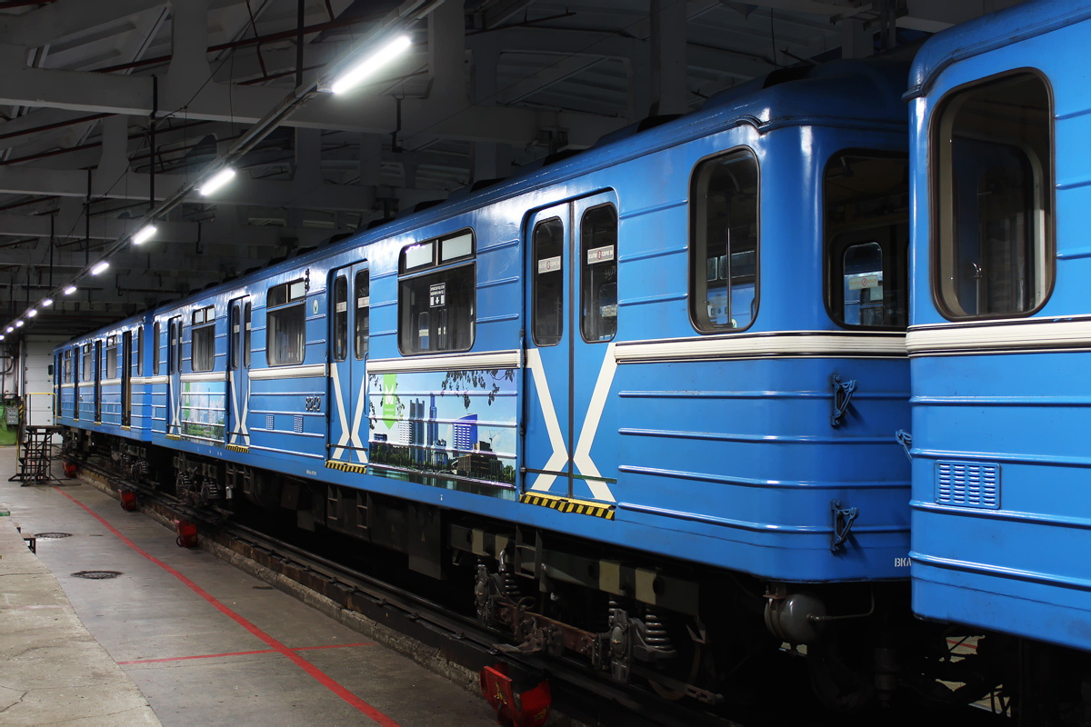 Екатеринбург, 81-714.5 (ЛВЗ/ВМ) № 8242