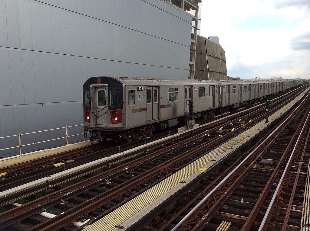 Нью-Йорк, Bombardier R142 № 1125; Нью-Йорк — Метрополитен — Линии и станции