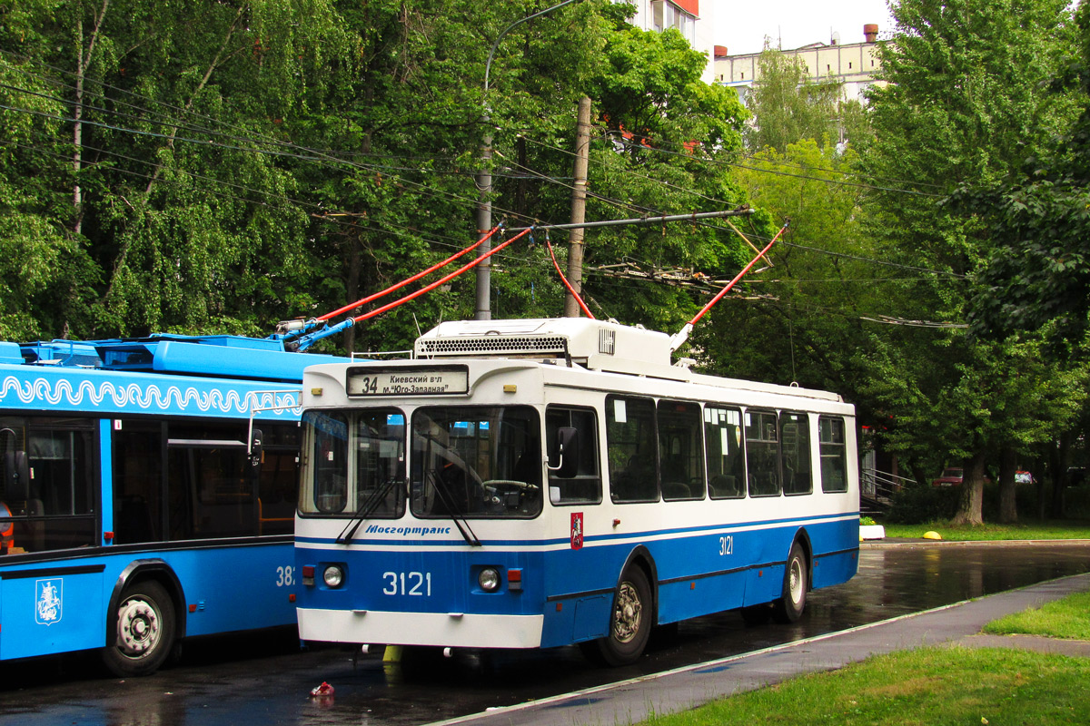 Москва, ЗиУ-682ГМ1 (с широкой передней дверью) № 3121
