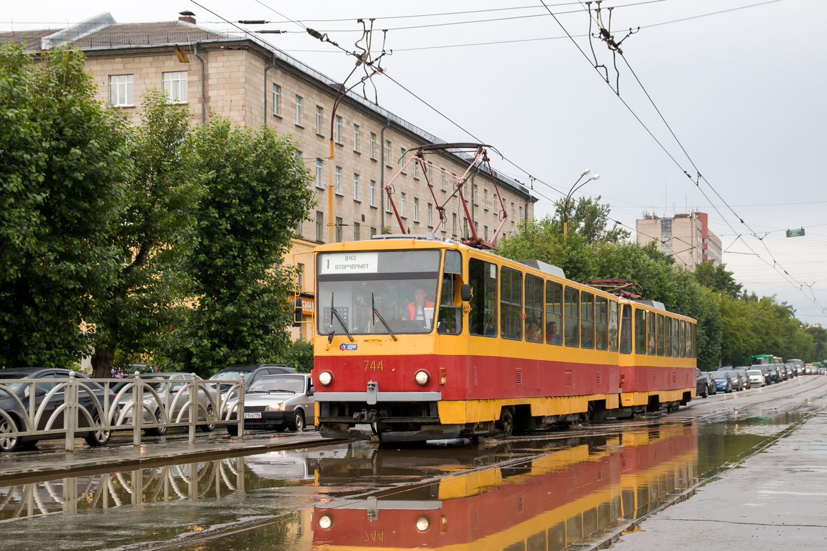 Екатеринбург, Tatra T6B5SU № 744