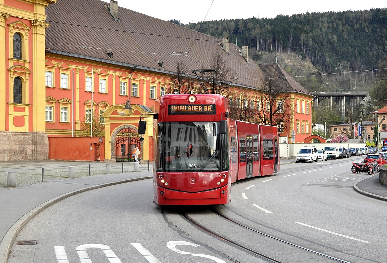 Инсбрук, Bombardier Flexity Outlook № 303