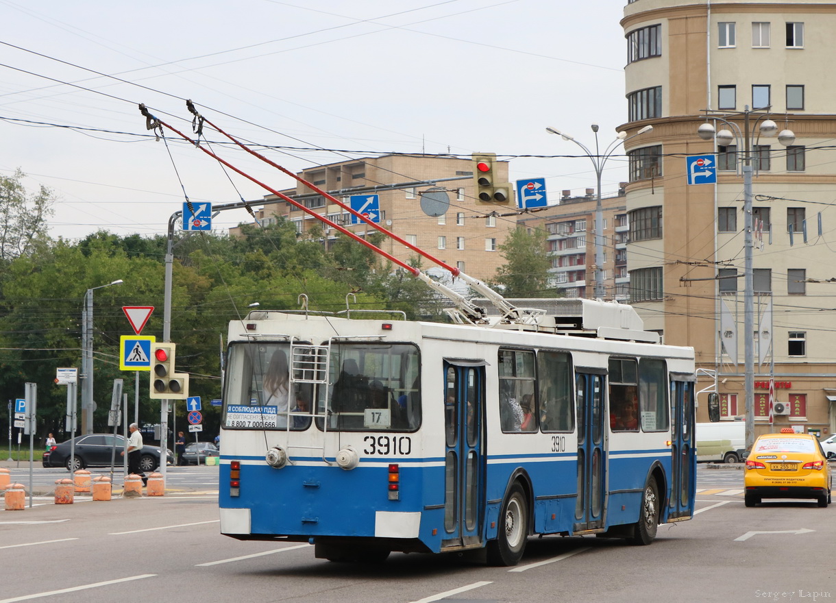 Москва, ЗиУ-682ГМ1 (с широкой передней дверью) № 3910