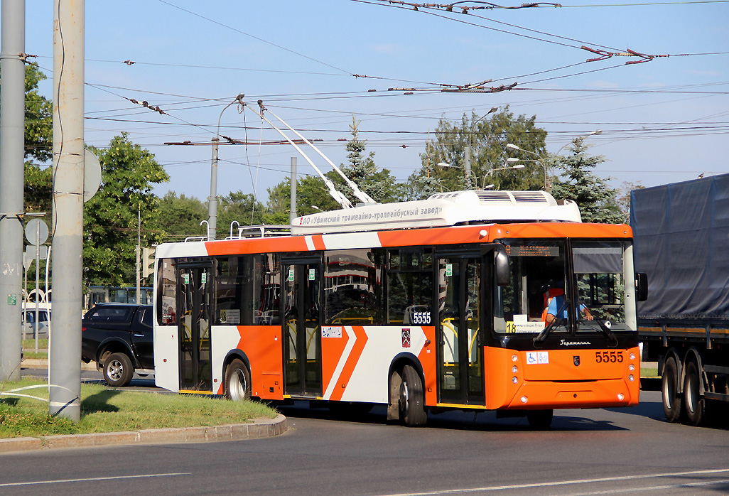 Санкт-Петербург, УТТЗ-6241-10 «Горожанин» № 5555