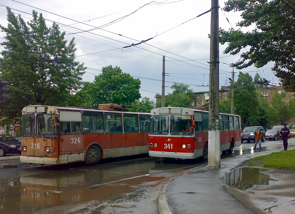 Алчевск, ЗиУ-682В [В00] № 326; Алчевск, ЗиУ-682В-012 [В0А] № 341