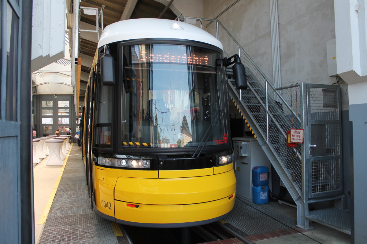 Штраусберг, Bombardier Flexity Berlin (GT6-08ZR/F6Z) № 0042