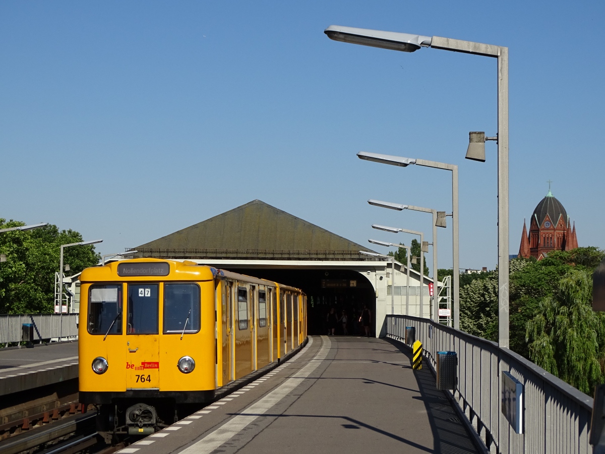 Берлин, BVG A3L71 № 764
