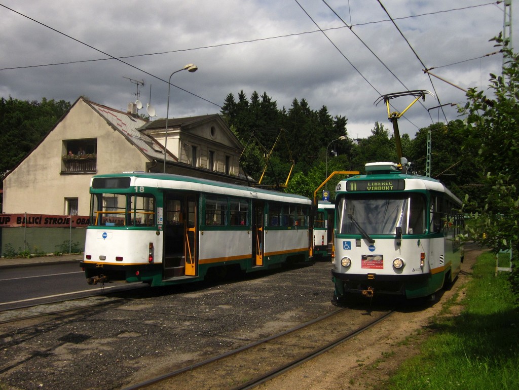 Либерец ― Яблонец-над-Нисой, Tatra T2R № 18; Либерец ― Яблонец-над-Нисой, Tatra T3R.PLF № 22