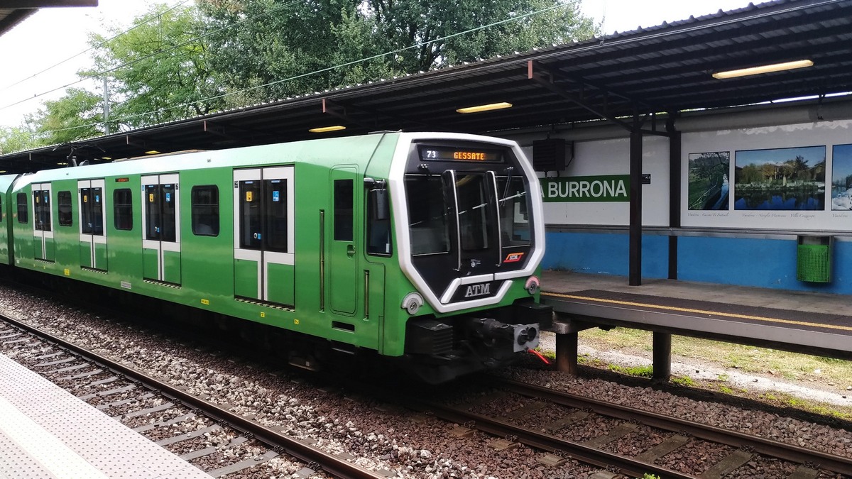 Милан, AnsaldoBreda Leonardo № 587+588; Милан — Метрополитен — Линия M2