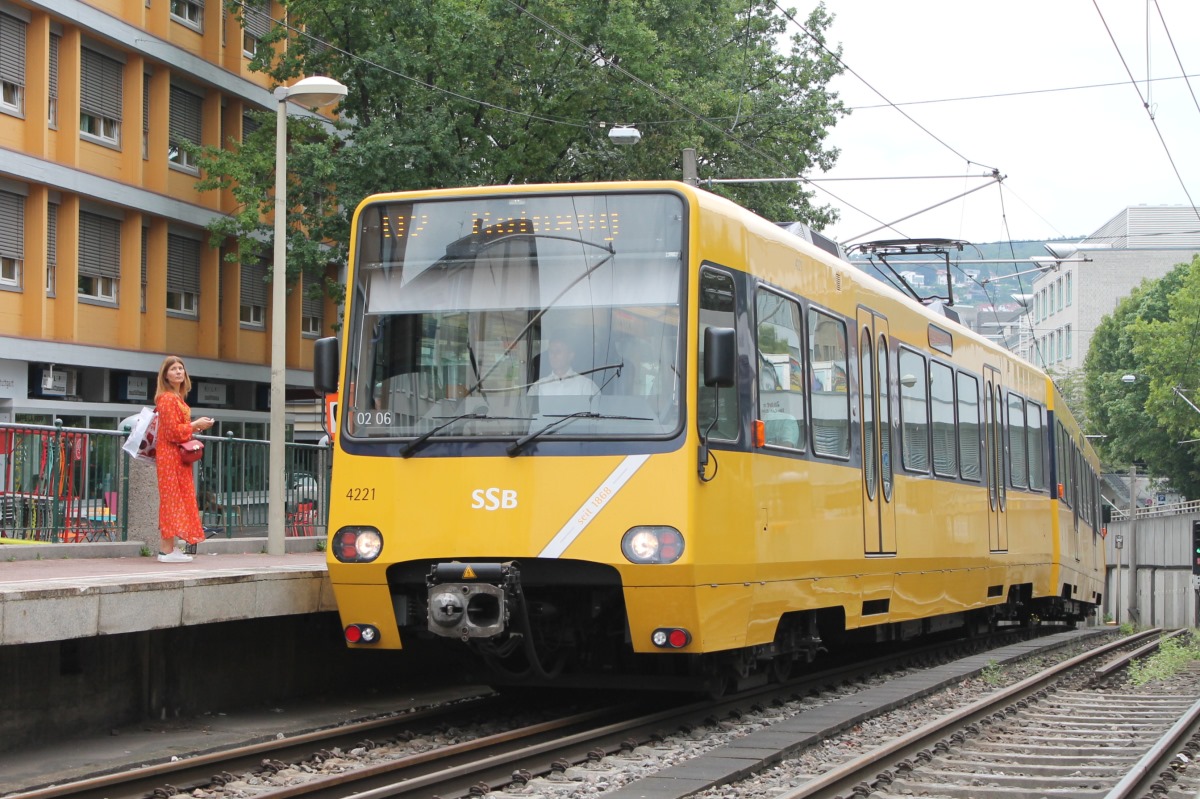 Stuttgart, Duewag DT8.S № 4221 Stuttgart, Duewag DT8.S № 4221