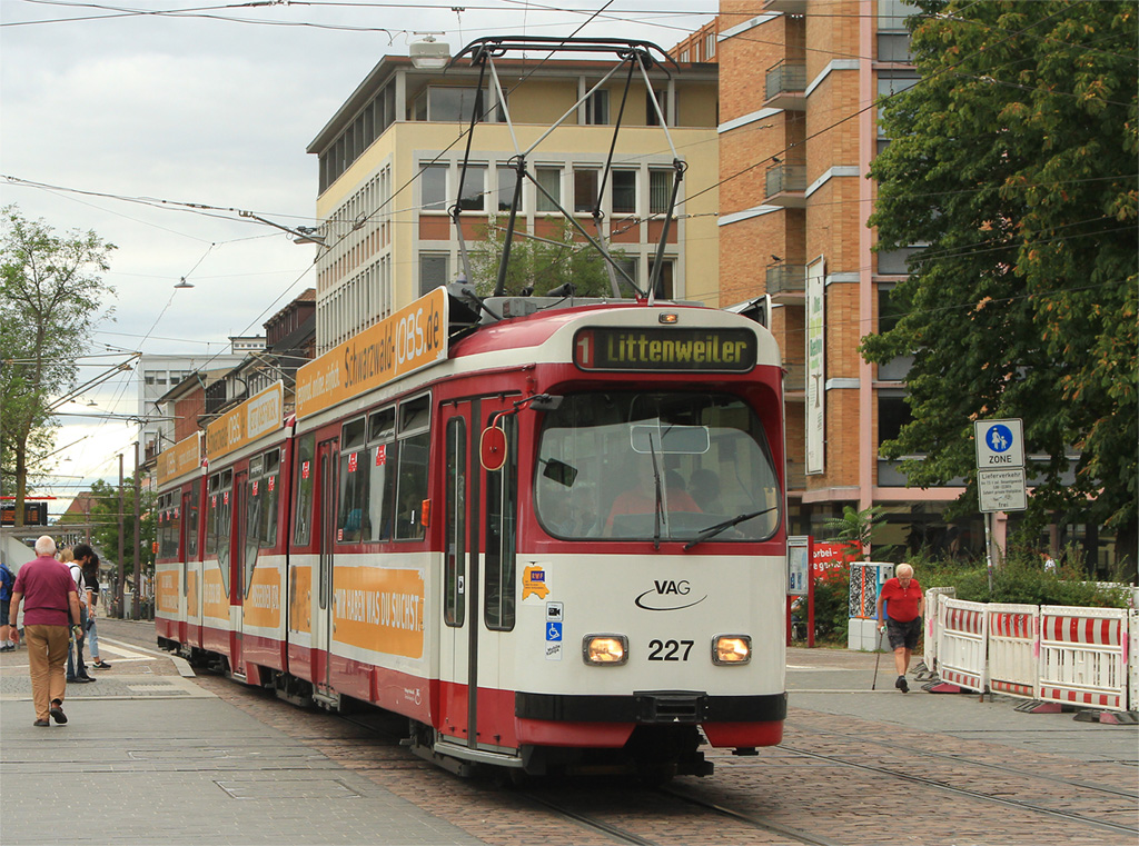 Freiburg im Breisgau, Duewag GT8NF Br. 227