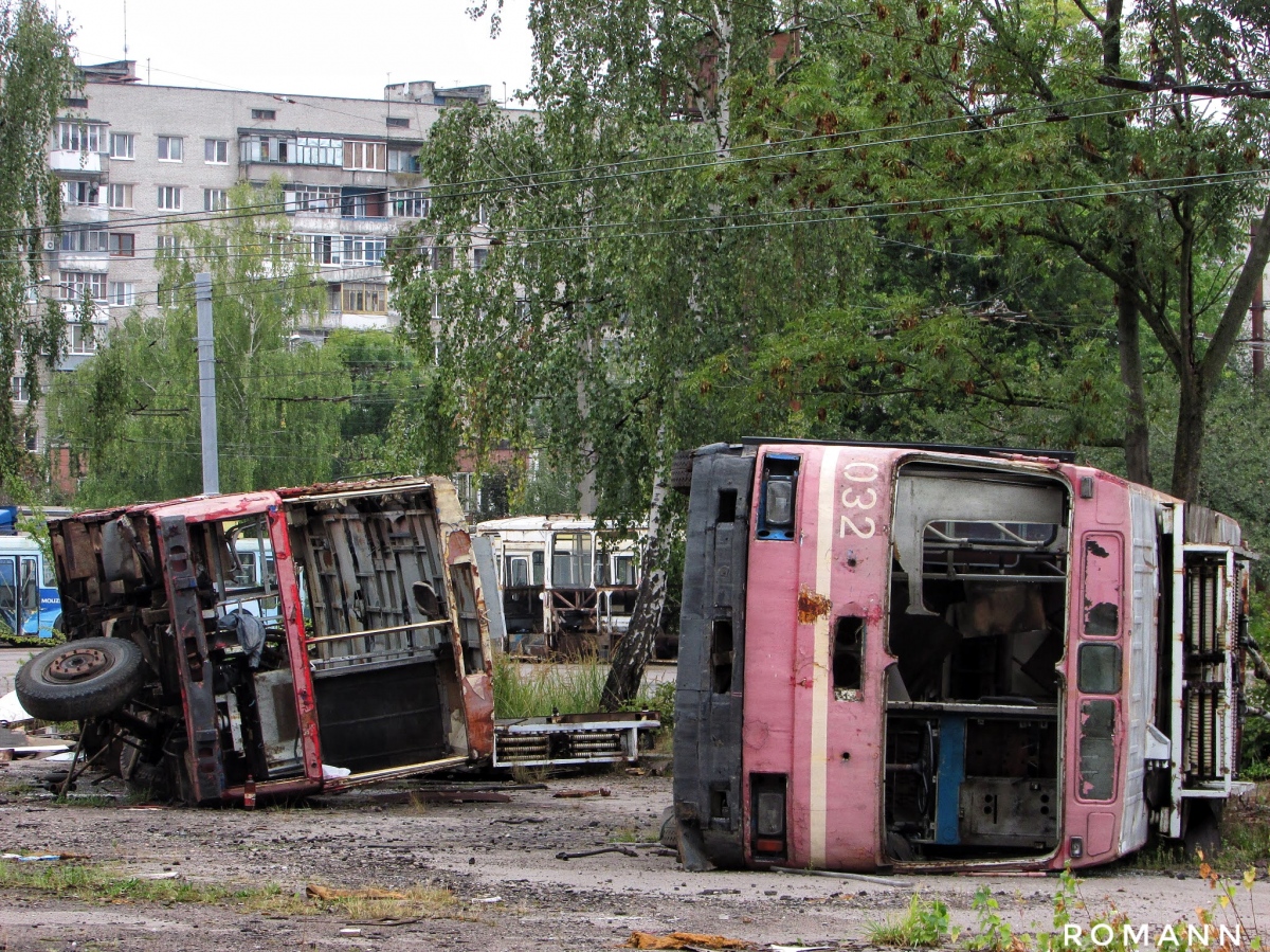 Львоў, ЛАЗ-52522 № 032; Львоў, Škoda 14Tr01 № 594