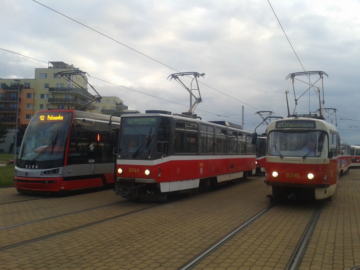Прага, Škoda 15T3 ForCity Alfa Praha № 9284; Прага, Tatra T6A5 № 8744; Прага, Tatra T3R.P № 8398