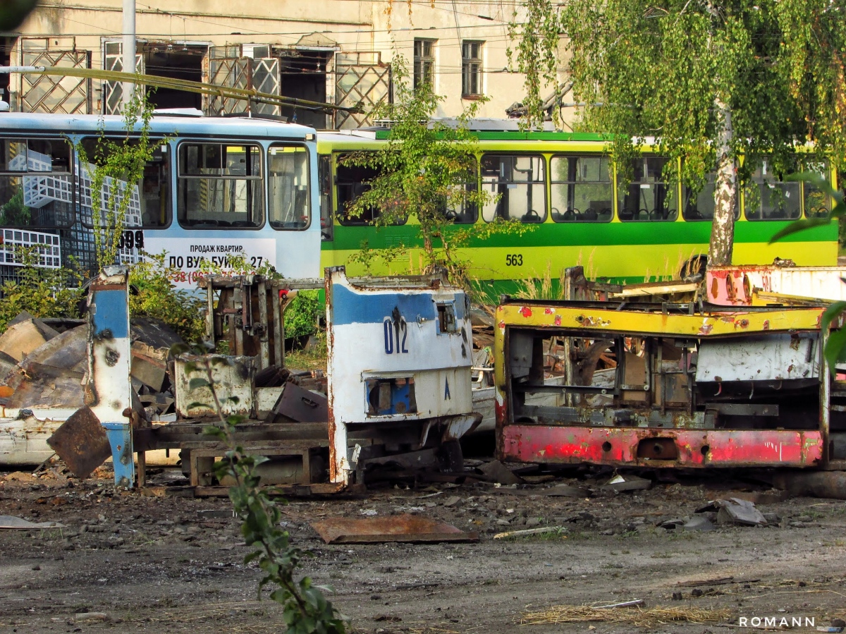 Львов, ЛАЗ-52522 № 012; Львов, Škoda 14Tr08/6 № 591