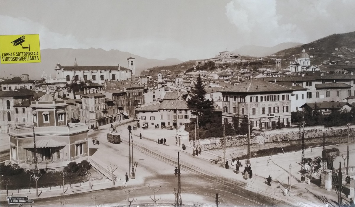Brescia, Edison 2-axle motor car Nr 17; Brescia — Old photos