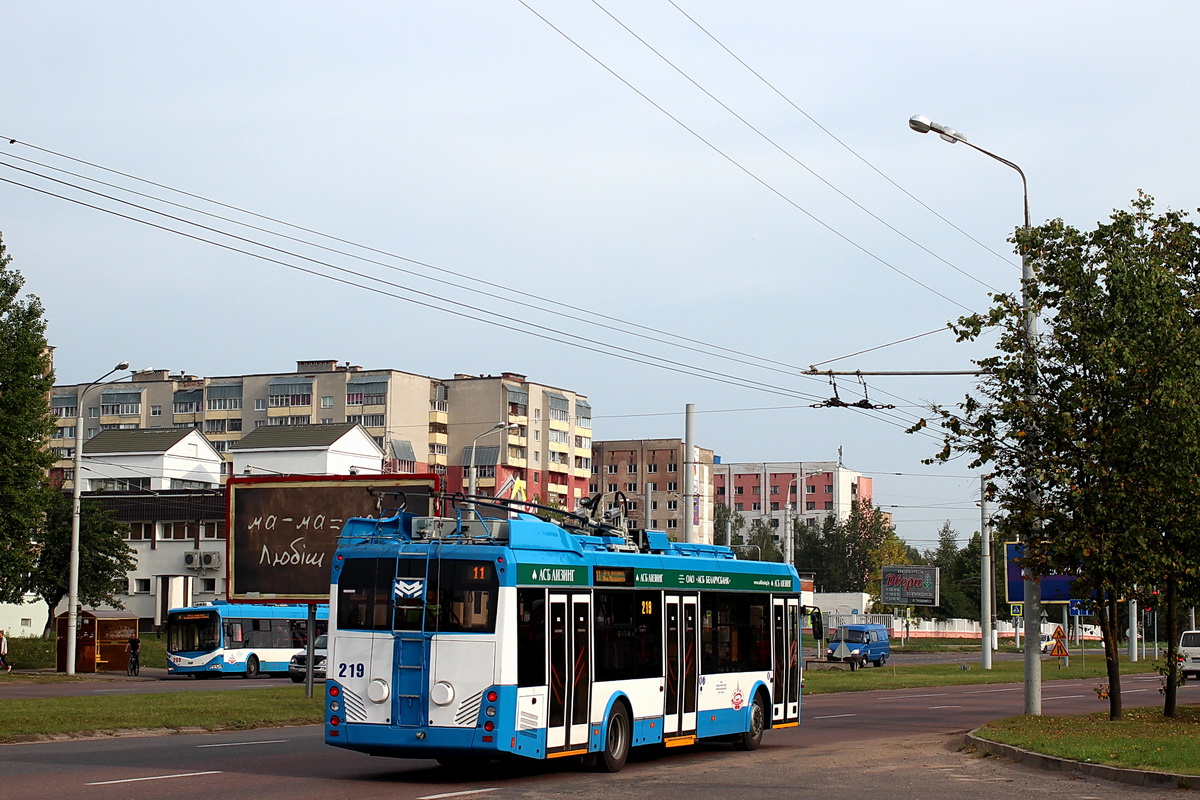 Вiцебск, БКМ 32100D № 219