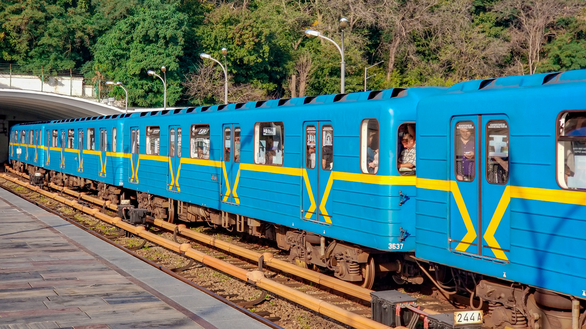 Kiev, E-KM-Pm-01 (81-7081-01) Nr. 3637