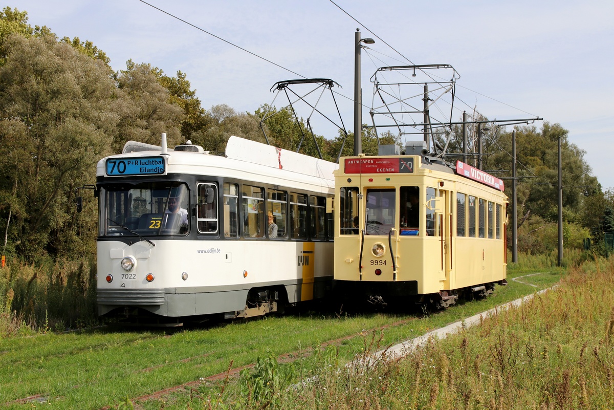 Antwerpia, SNCV Standard wooden motor car Nr 9994; Antwerpia, BN PCC Antwerpen Nr 7022