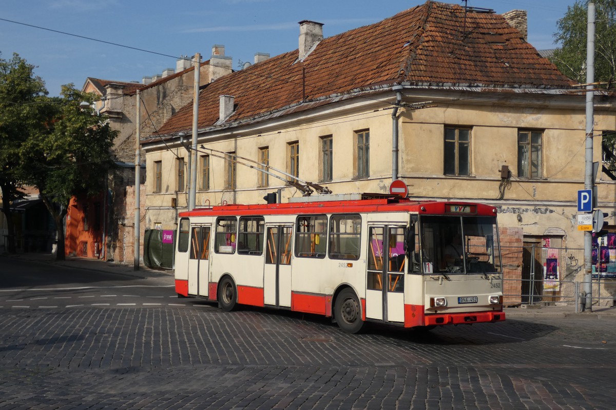 Вильнюс, Škoda 14Tr02/6 № 2452